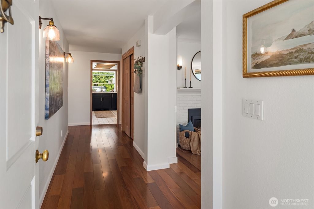 Photo of 11280 Marine View Drive SW, Seattle, WA 98146 (MLS # 2542097)