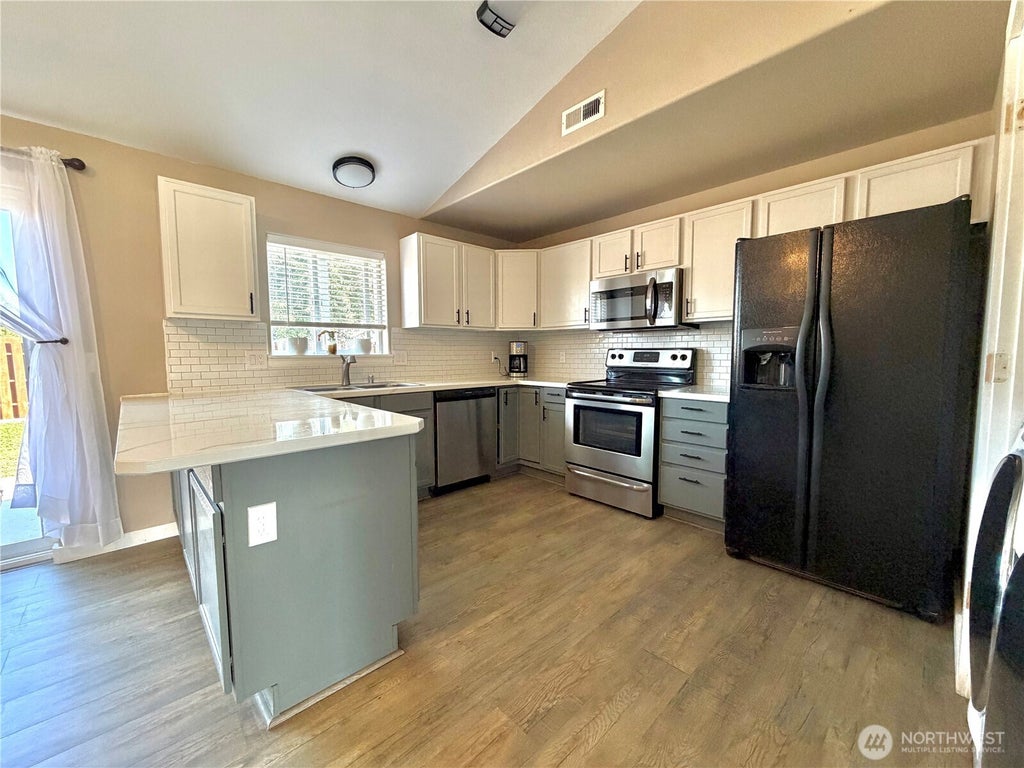 Photo of 1616 NE Pirate Lane, Moses Lake, WA 98837 (MLS # 2580996)