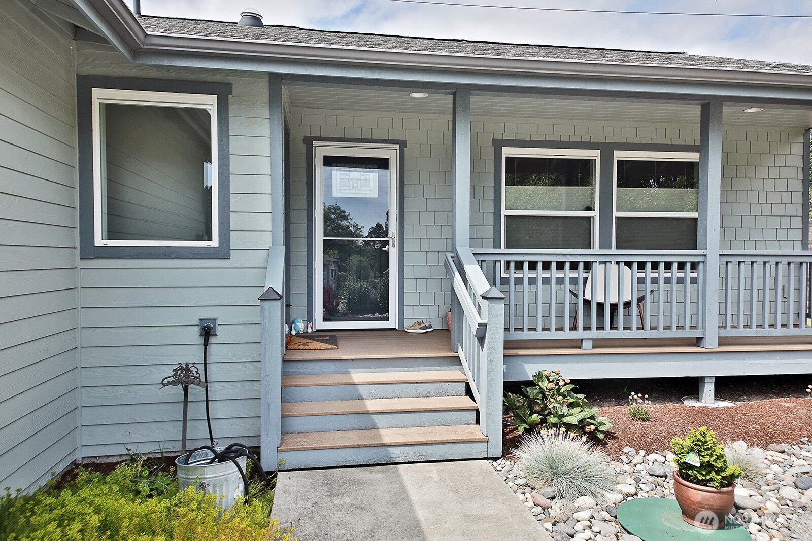 2568 Myra Place