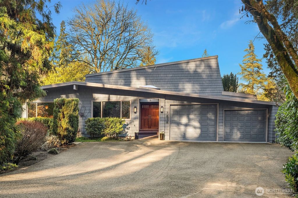 Photo of 7816 NE 32nd Street, Medina, WA 98039 (MLS # 2523447)