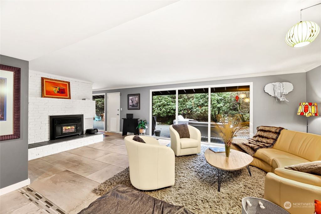 Photo of 6925 NE 134th Street, Kirkland, WA 98034 (MLS # 2188486)