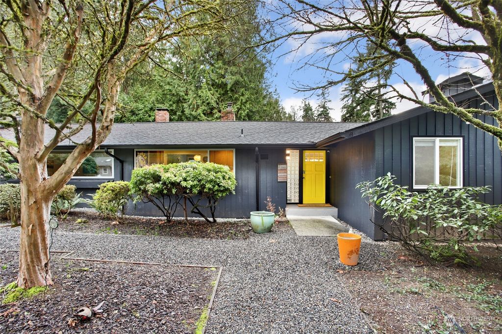 Photo of 6925 NE 134th Street, Kirkland, WA 98034 (MLS # 2188486)