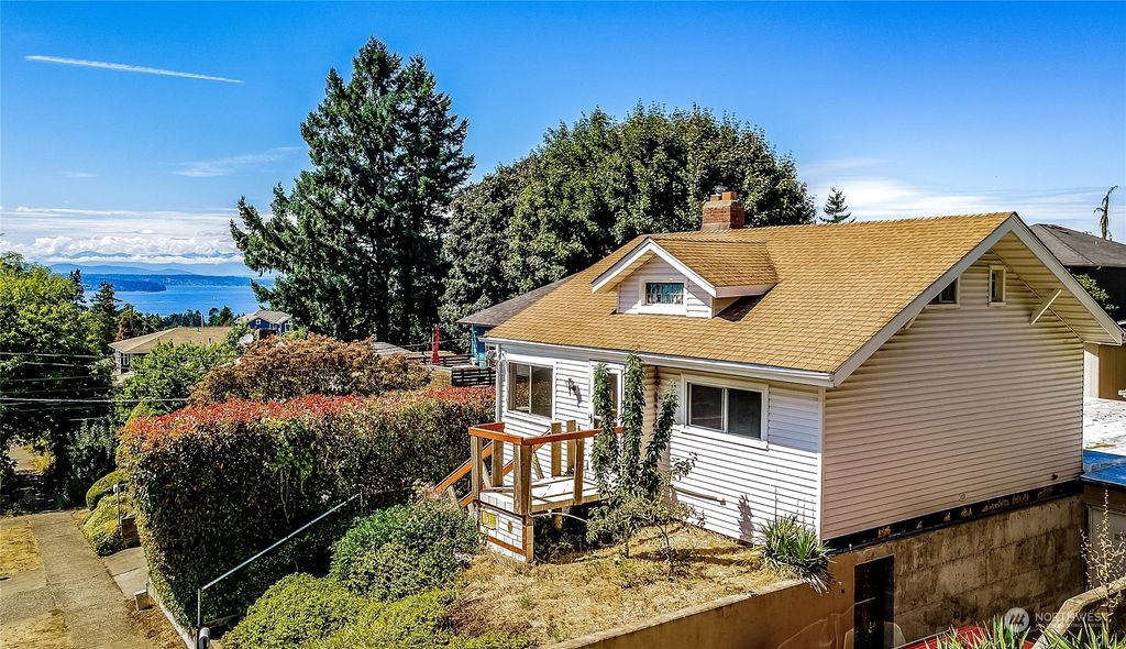 Photo of 4118 SW Southern Street, Seattle, WA 98136 (MLS # 2148110)