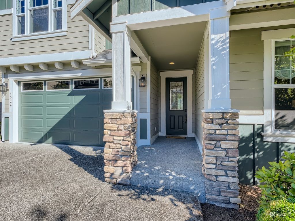 Photo of 4924 NE 25th Street, Renton, WA 98059 (MLS # 1992086)