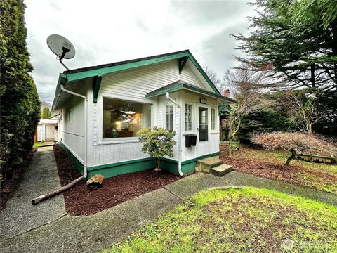 Photo of 3109 Sumner Avenue, Hoquiam, WA 98550 (MLS # 2467192)