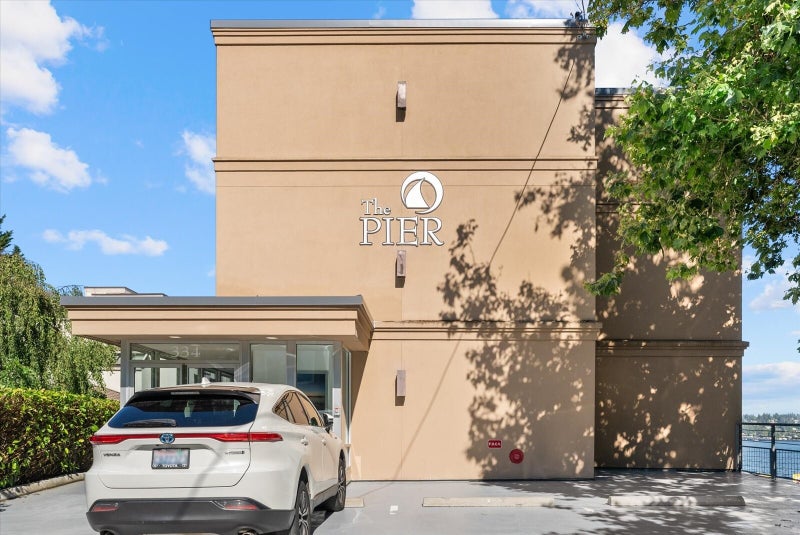 334 Lakeside Avenue S 406