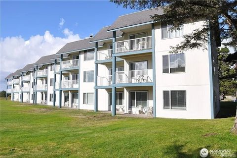 Photo of 210 26TH Street NW #105, Long Beach, WA 98361 (MLS # 2391336)