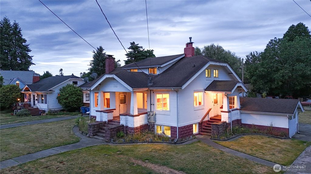 Photo of 204 S Madison Street, Monroe, WA 98272 (MLS # 2366134)