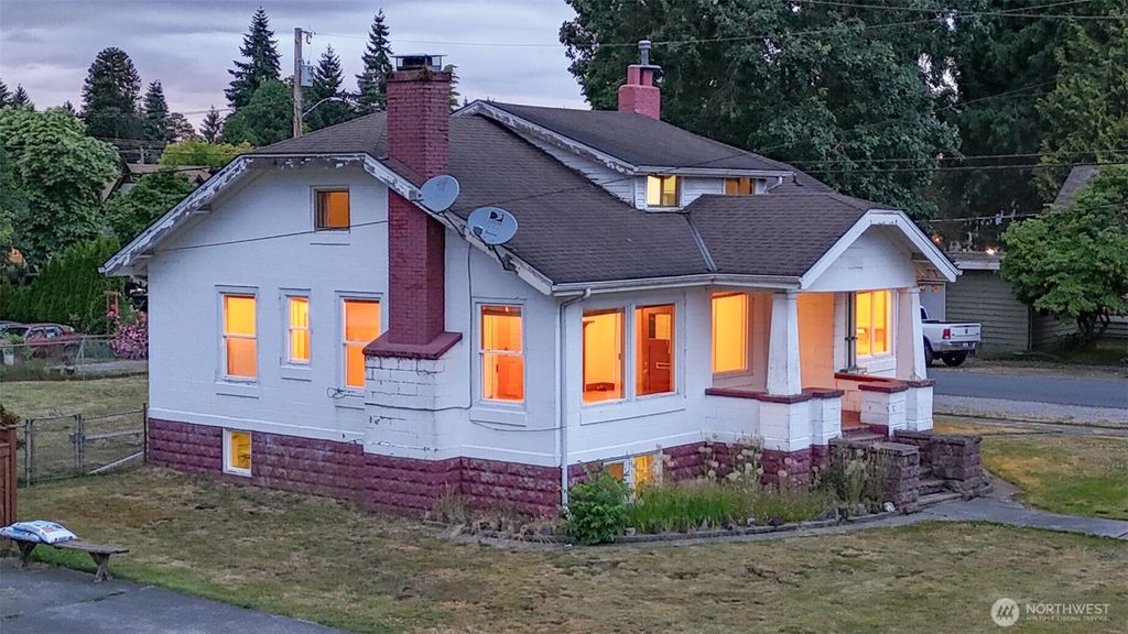 Photo of 204 S Madison Street, Monroe, WA 98272 (MLS # 2366134)