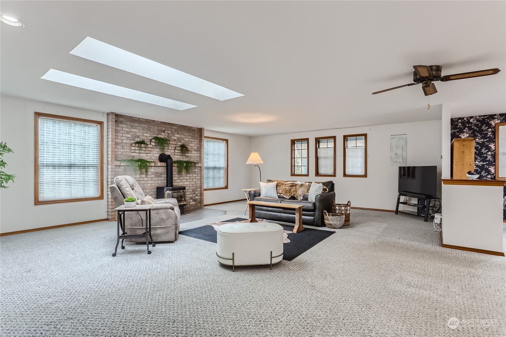 25 99th Avenue SE