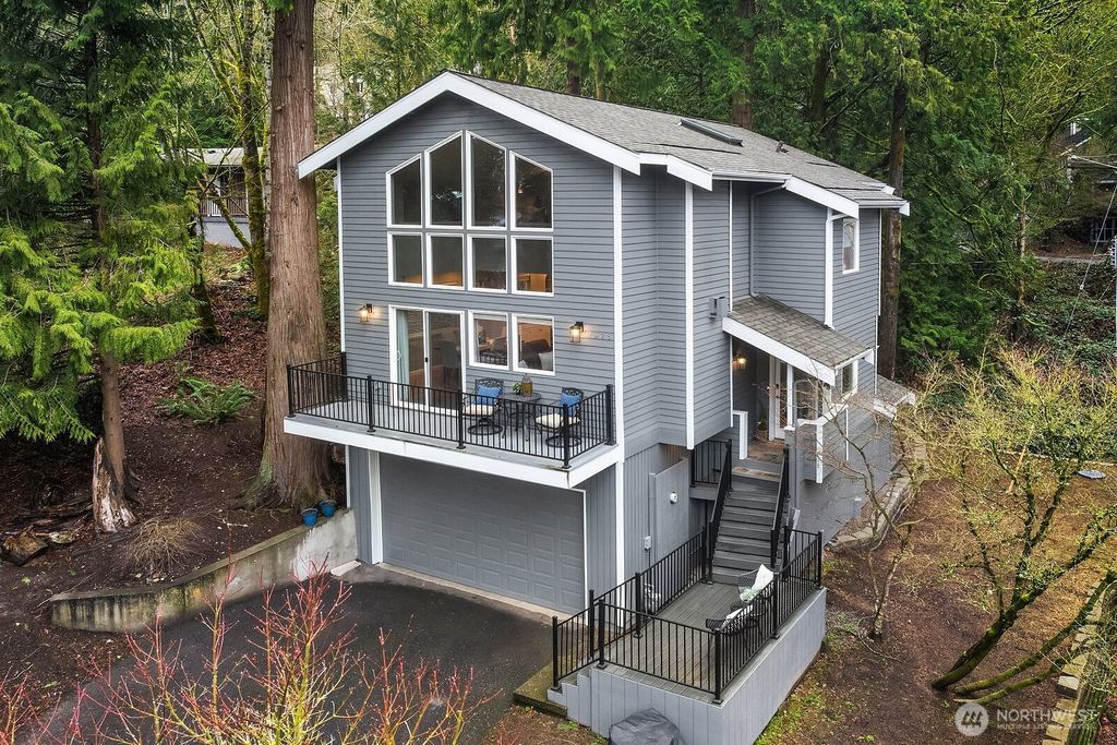 Photo of 1328 206th Avenue NE, Sammamish, WA 98074 (MLS # 2336661)