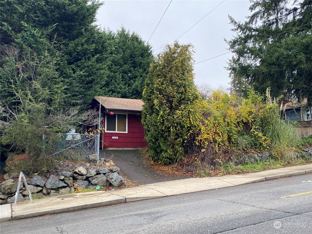 Photo of 3528 NE 125th St St, Seattle, WA 98125 (MLS # 2312773)