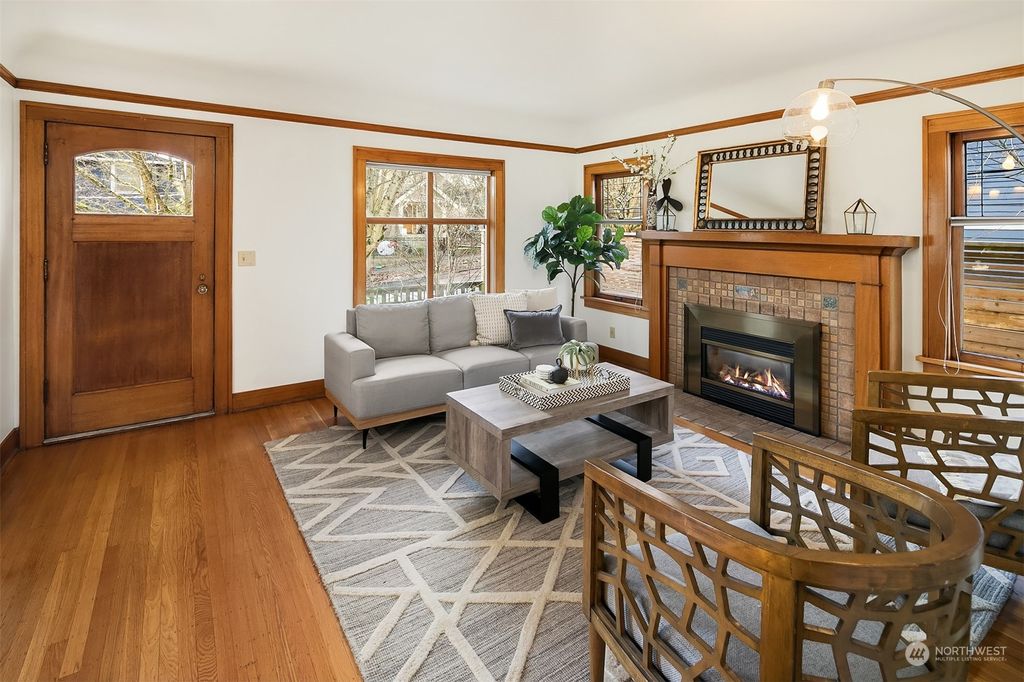 Photo of 206 W Garfield Street, Seattle, WA 98119 (MLS # 2031962)