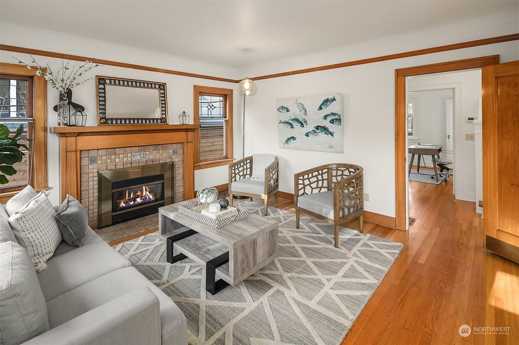 Photo of 206 W Garfield Street, Seattle, WA 98119 (MLS # 2031962)