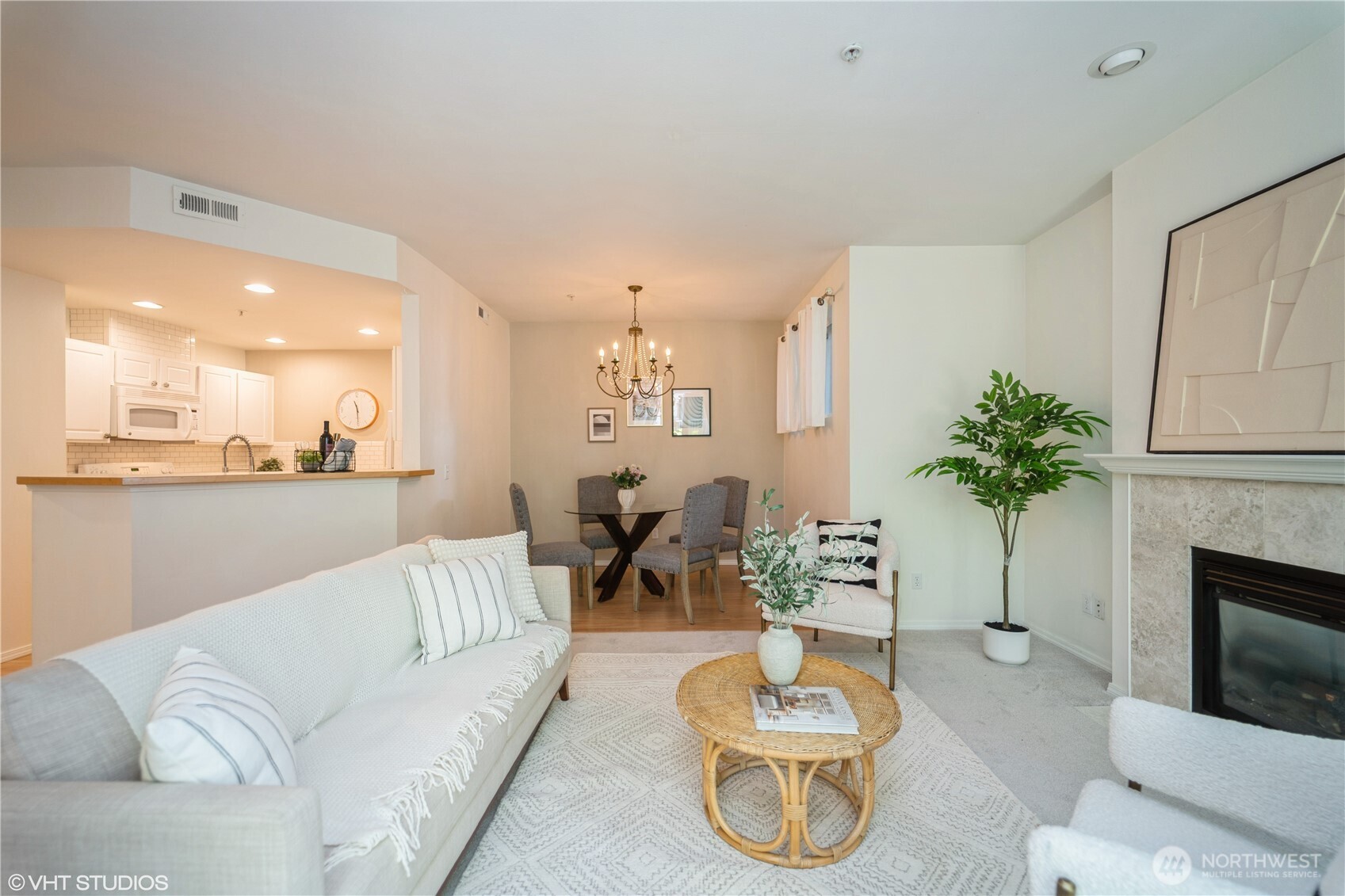 Issaquah, Washington 98029, United States, 2 Bedrooms Bedrooms, ,2 BathroomsBathrooms,Residential,Active,240392