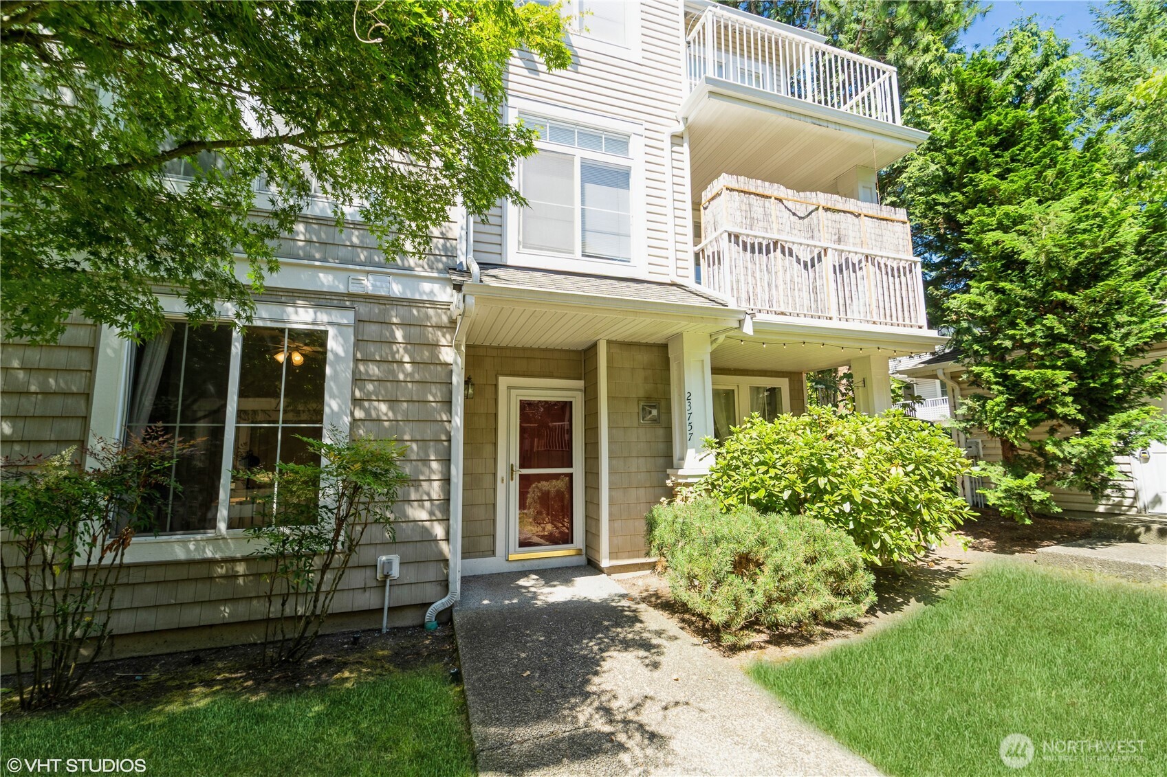 Issaquah, Washington 98029, United States, 2 Bedrooms Bedrooms, ,2 BathroomsBathrooms,Residential,Active,240392