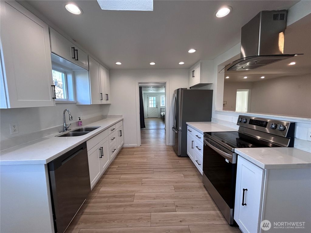 Photo of 7005 S Junett Street, Tacoma, WA 98409 (MLS # 2469475)