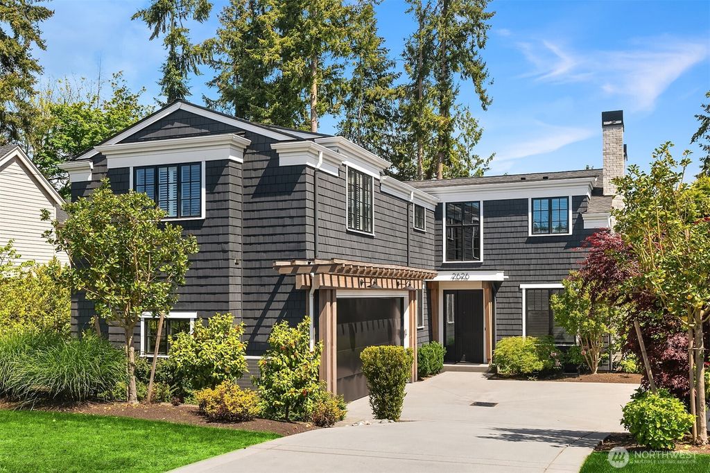 Photo of 2626 78th Avenue NE, Medina, WA 98039 (MLS # 2378465)