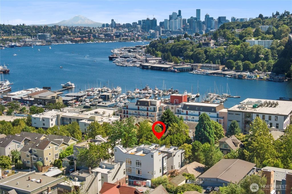 Photo of 920 B N 35th Street, Seattle, WA 98103 (MLS # 2333357)