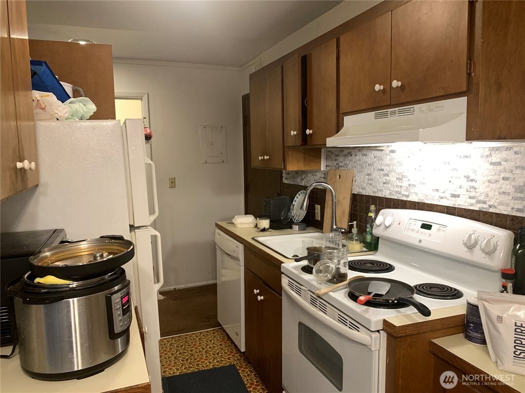 Photo of 832 100th Avenue NE #212, Bellevue, WA 98004 (MLS # 2372530)