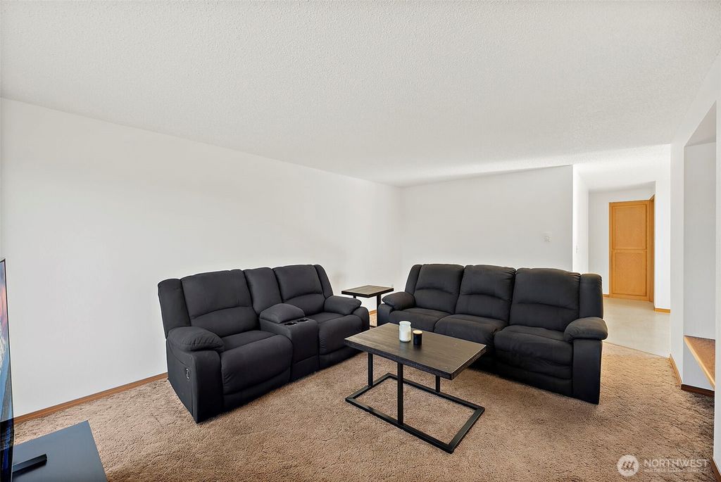 Photo of 17513 6th Ave Court E, Spanaway, WA 98387 (MLS # 2442707)