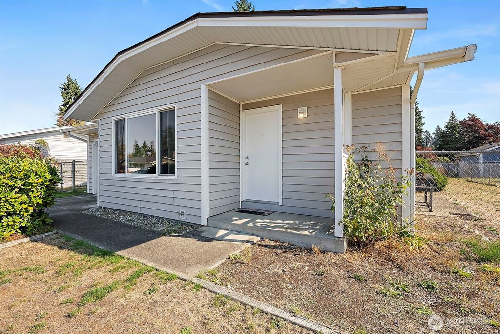 Photo of 17513 6th Ave Court E, Spanaway, WA 98387 (MLS # 2442707)