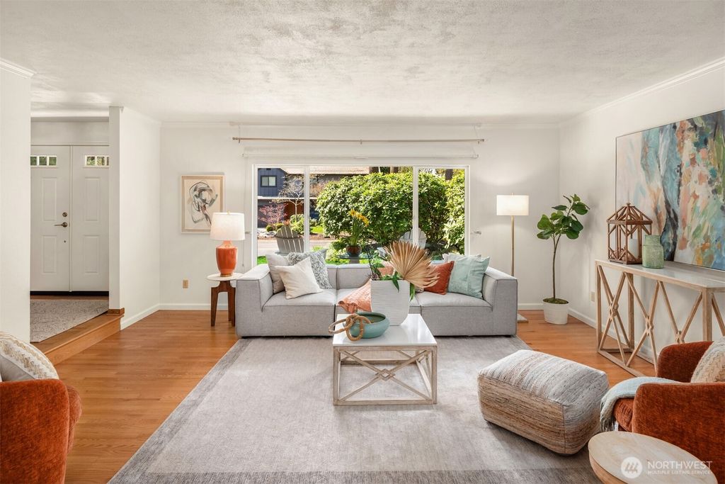 Photo of 6556 116th Place NE, Kirkland, WA 98033 (MLS # 2414675)