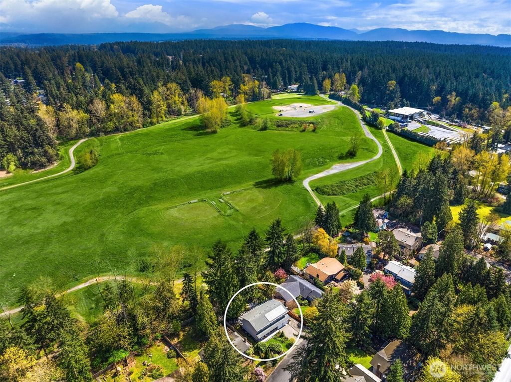 Photo of 6556 116th Place NE, Kirkland, WA 98033 (MLS # 2414675)