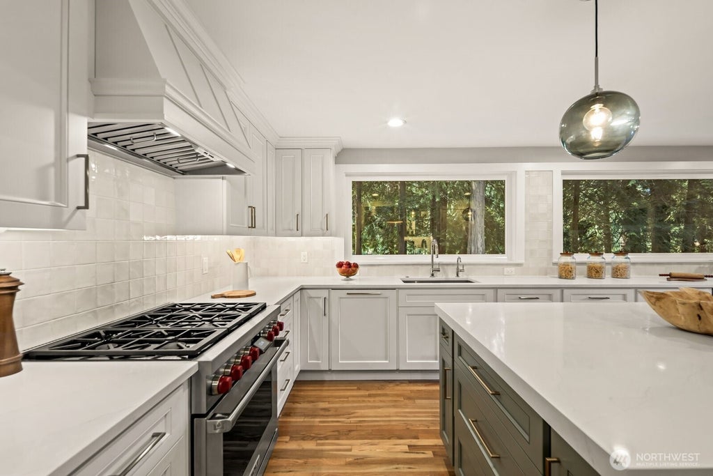 Photo of 21833 NE 30th Place, Sammamish, WA 98074 (MLS # 2578457)