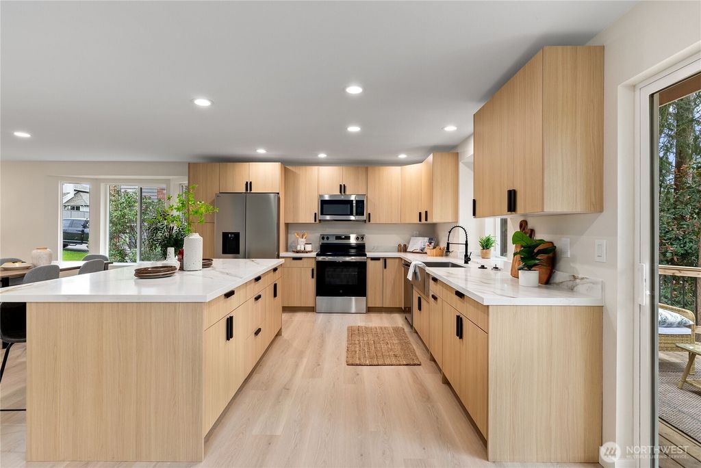 Photo of 33343 12th Avenue SW, Federal Way, WA 98023 (MLS # 2501439)