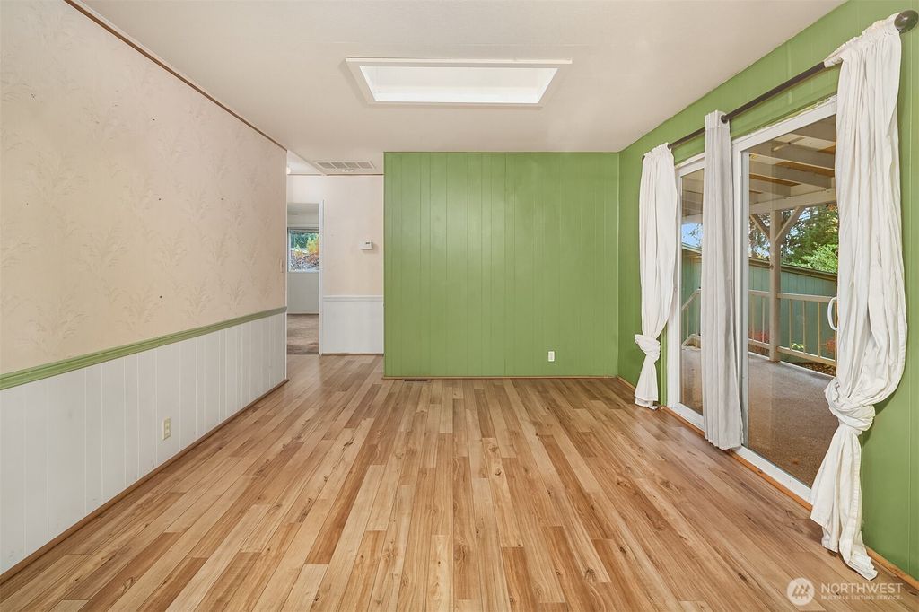 Photo of 12800 NE 190th Place, Bothell, WA 98011 (MLS # 2452109)