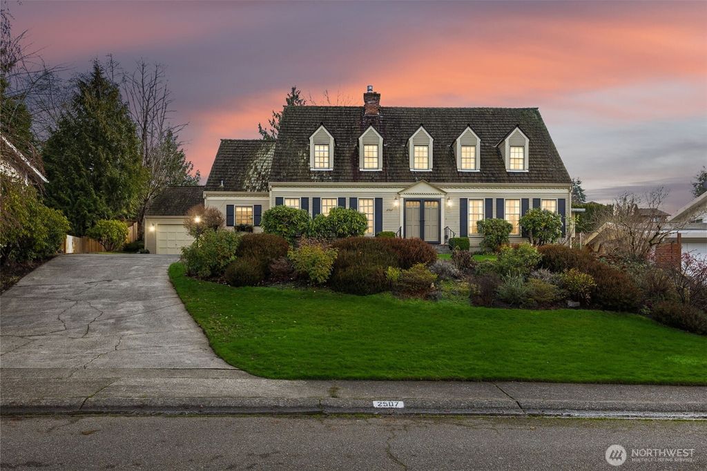 Photo of 2507 SW 323rd Street, Federal Way, WA 98023 (MLS # 2464365)