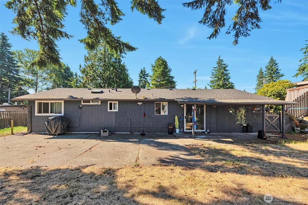 Photo of 148 S 302nd Street, Federal Way, WA 98003 (MLS # 2333893)