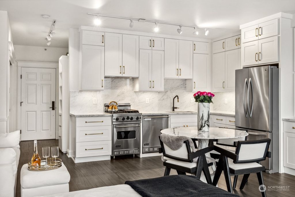 Photo of 2920 Eastlake Avenue E #208, Seattle, WA 98102 (MLS # 2190374)