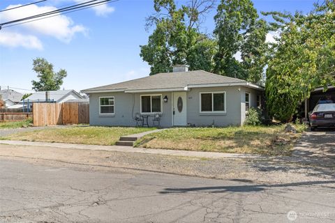 Photo of 1618 Walla Walla Ave Ave, Walla Walla, WA 99362 (MLS # 2460582)