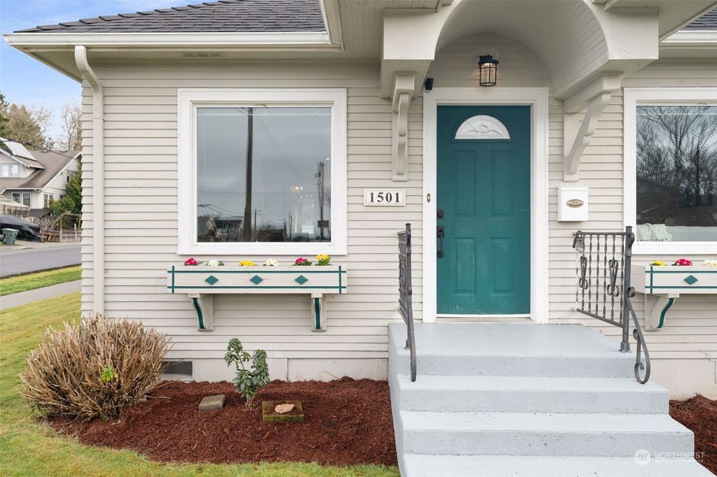 Photo of 1501 Hoyt Avenue, Everett, WA 98201 (MLS # 2195472)