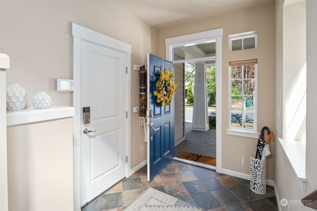 Photo of 17469 NE 98th Way, Redmond, WA 98052 (MLS # 2285403)