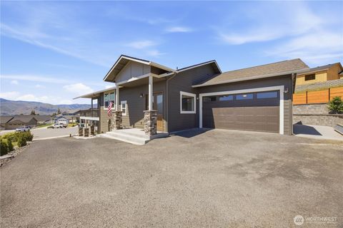 Photo of 827 Madeleine Court, East Wenatchee, WA 98802 (MLS # 2521340)