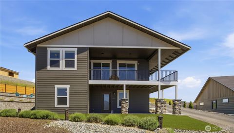 Photo of 827 Madeleine Court, East Wenatchee, WA 98802 (MLS # 2521340)