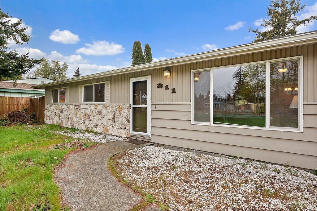 Photo of 211 170th Street E, Spanaway, WA 98387 (MLS # 2506800)