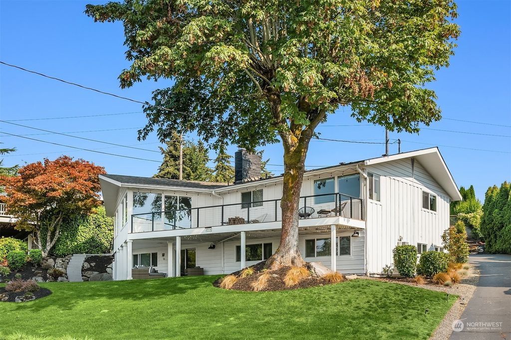 Photo of 4914 116th Place SE, Bellevue, WA 98006 (MLS # 2329187)