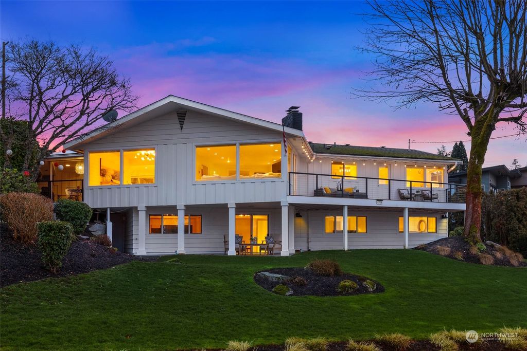 Photo of 4914 116th Place SE, Bellevue, WA 98006 (MLS # 2329187)
