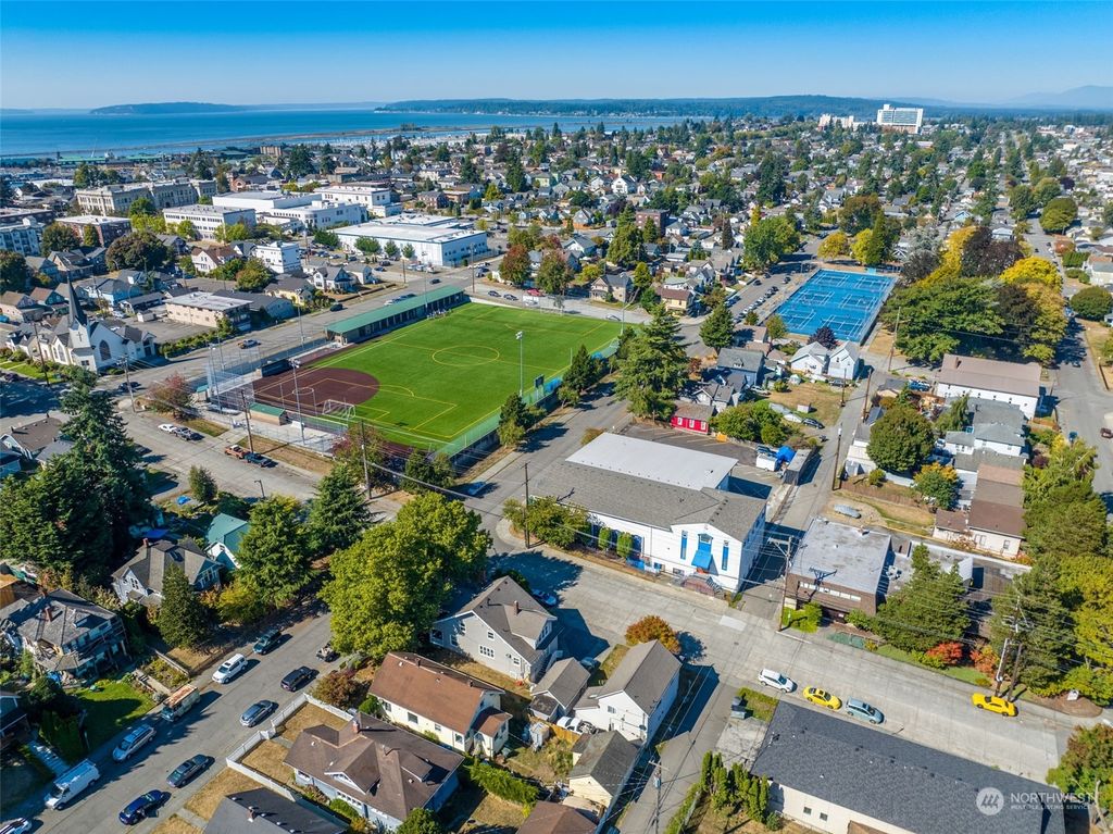 Photo of 2601 Oakes Avenue, Everett, WA 98201 (MLS # 2161588)