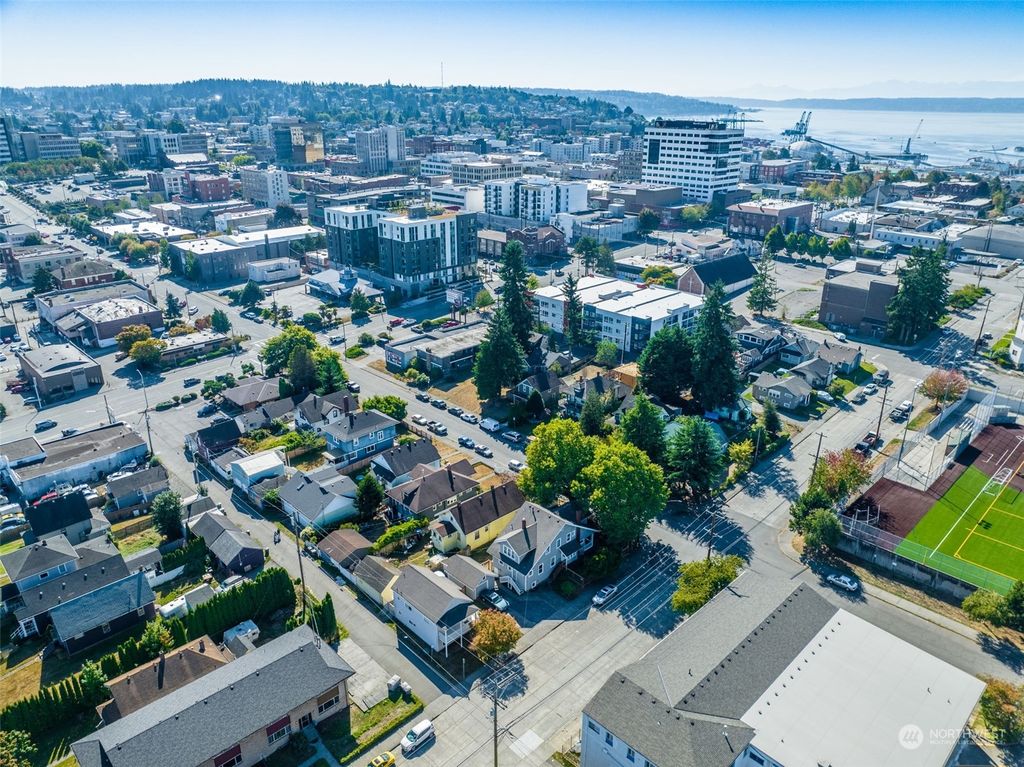 Photo of 2601 Oakes Avenue, Everett, WA 98201 (MLS # 2161588)