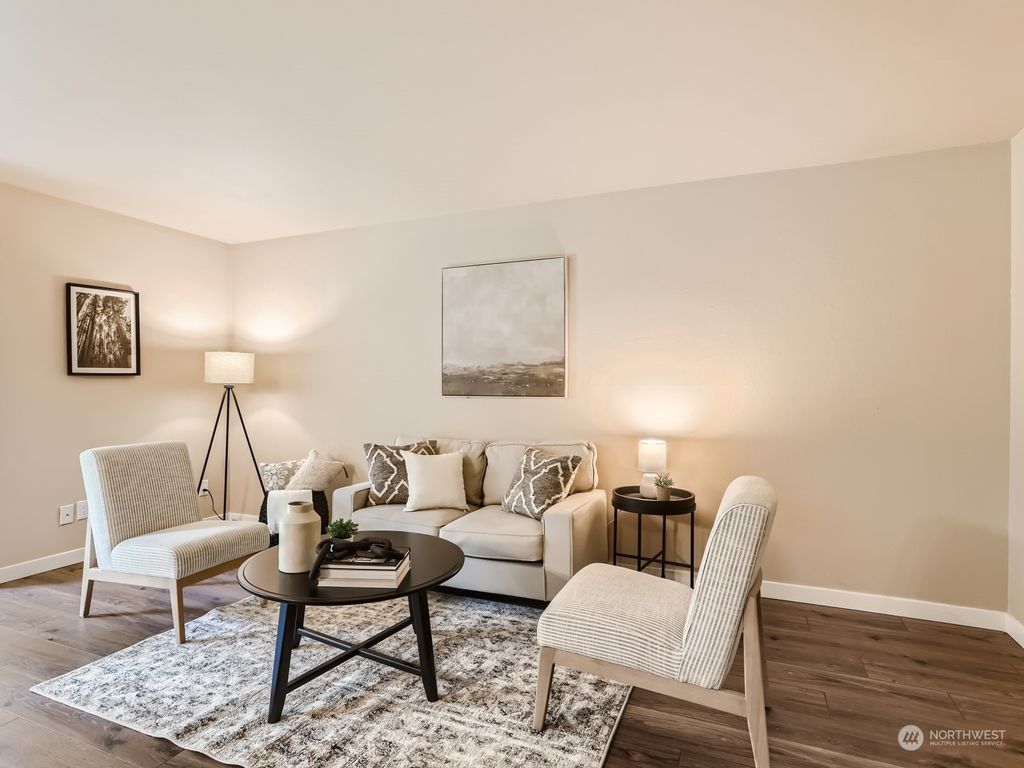 Photo of 12510 NE 130th Way #B102, Kirkland, WA 98034 (MLS # 2128525)