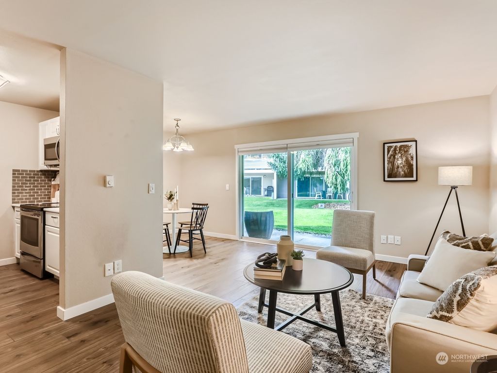 Photo of 12510 NE 130th Way #B102, Kirkland, WA 98034 (MLS # 2128525)