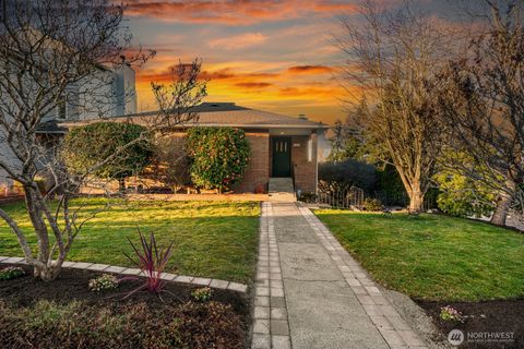 Photo of 3112 W Mansell Street, Seattle, WA 98199 (MLS # 2489950)