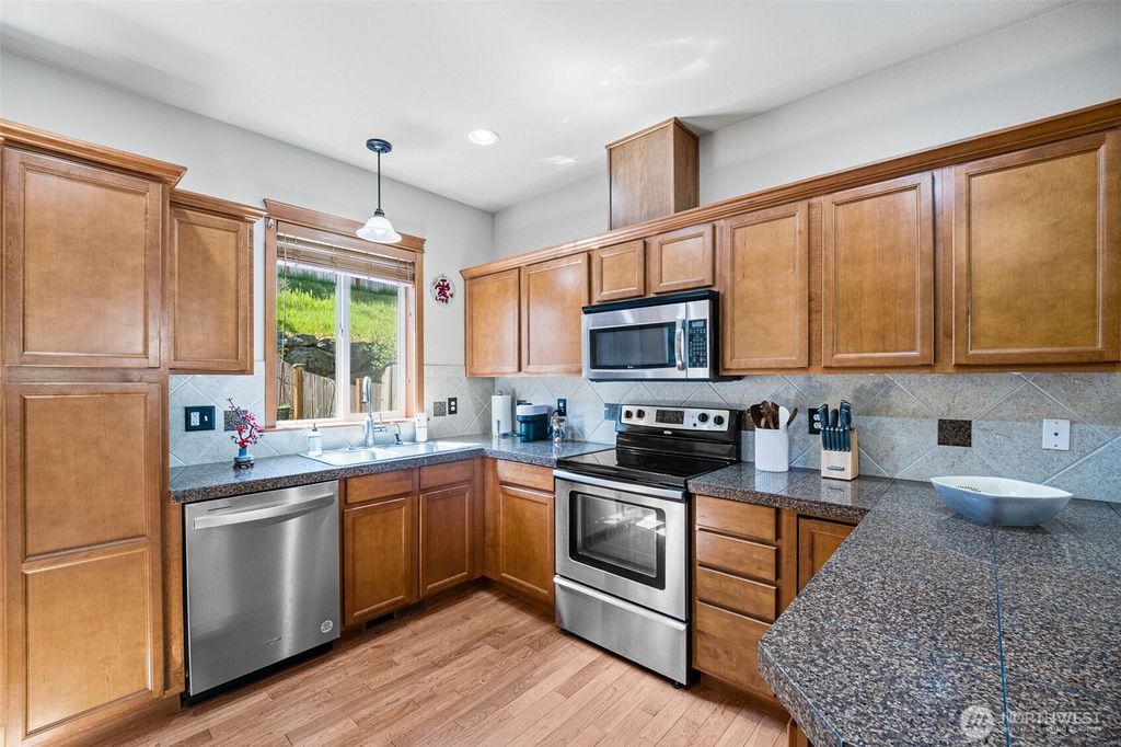 Photo of 524 Pilchuck Path, Everett, WA 98201 (MLS # 2527114)
