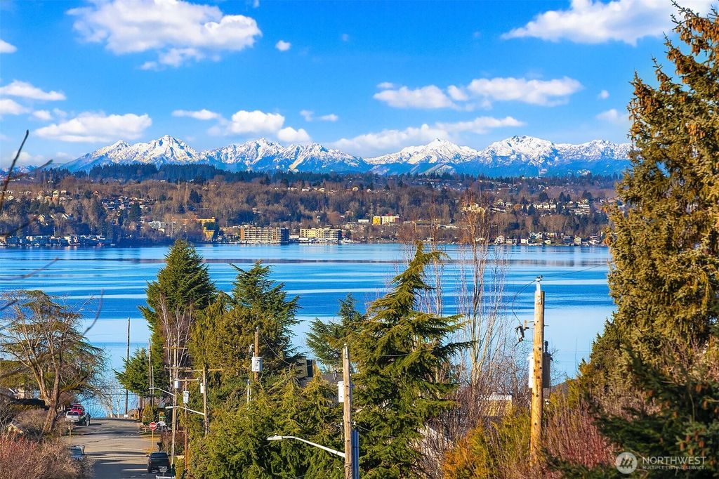 Photo of 3103 Park Avenue N, Renton, WA 98056 (MLS # 2330077)