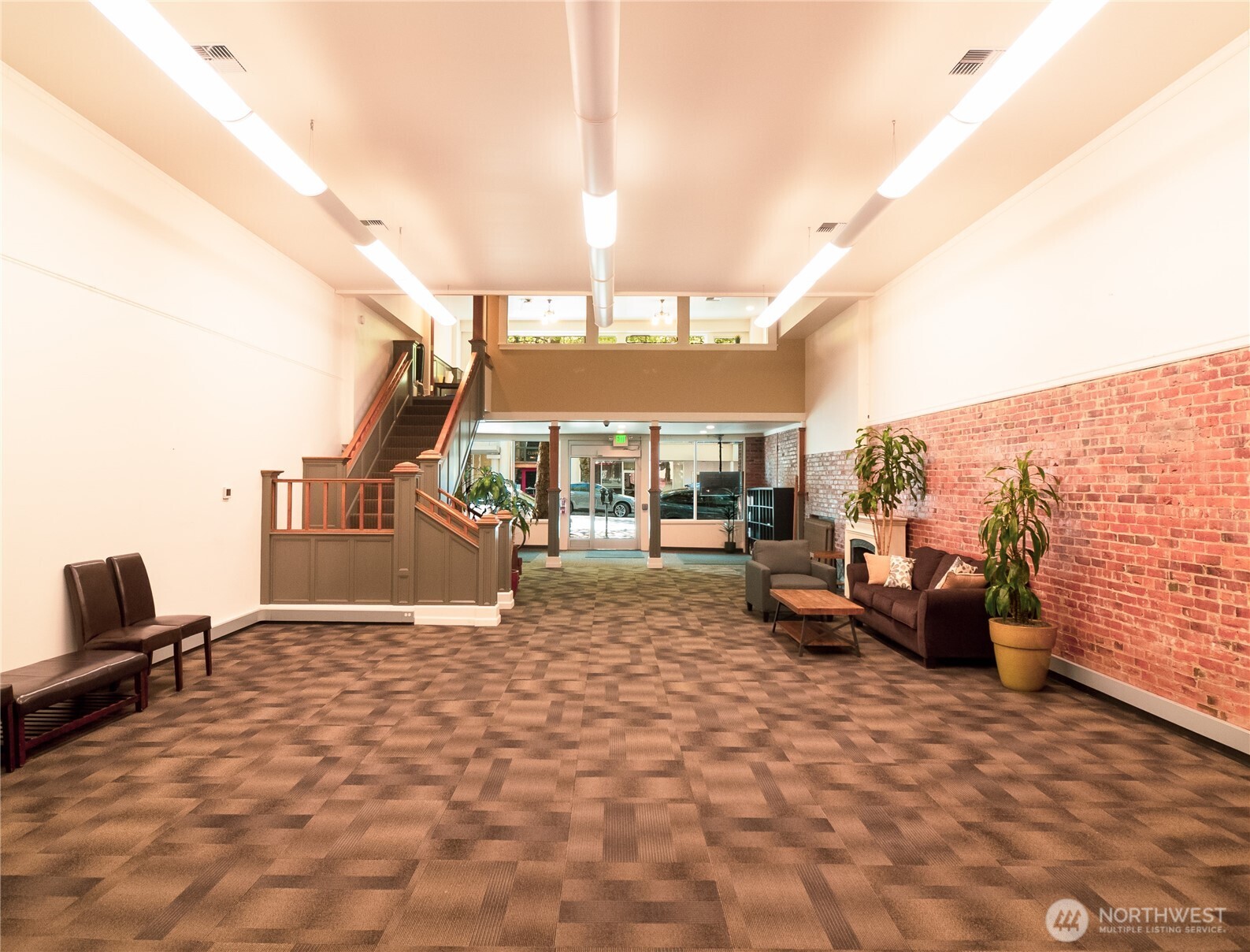 204 W Holly Street